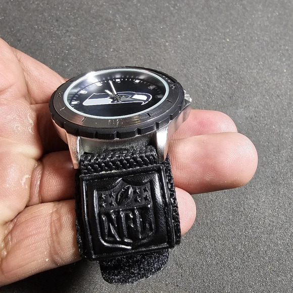 Game Time Seattle Seahawks Mens Quartz Watch Silver Tone Working Nato Strapshows - Picture 5 of 11